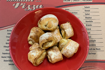 8 Pizzabrötchen mit Gouda-Käse 