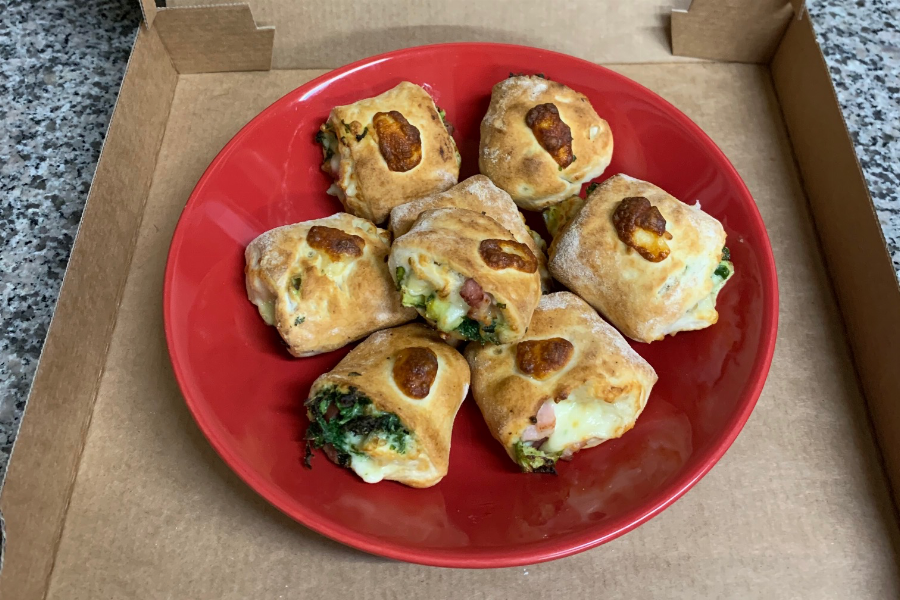 8 Pizzabrötchen mit Kassler, Rosenkohl, Grünkohl